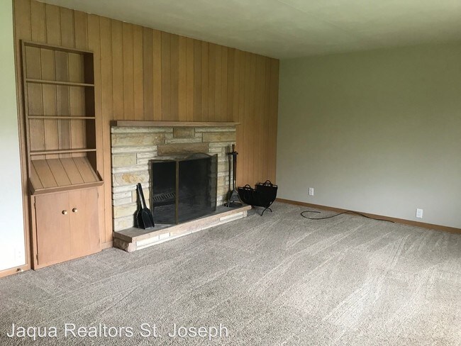 Building Photo - 3 br, 1.5 bath House - 1715 Golf View Road