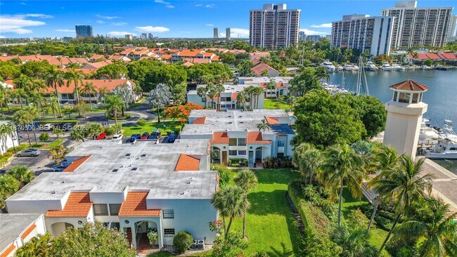 Foto del edificio - 3552 Magellan Cir