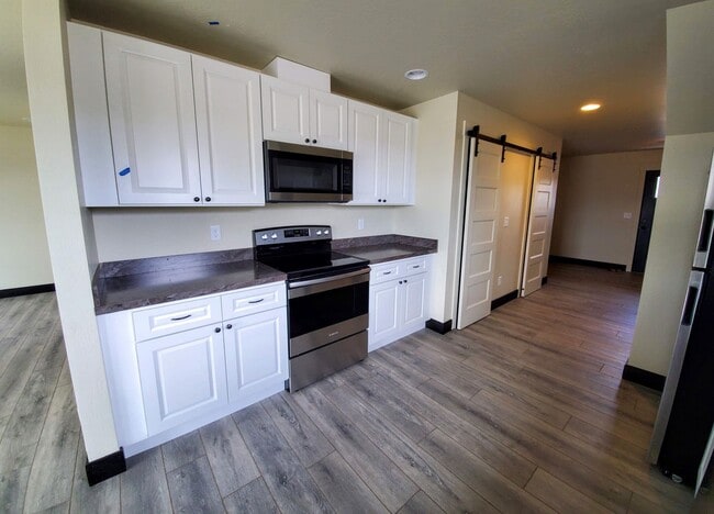 Building Photo - 825 S Camas Ln