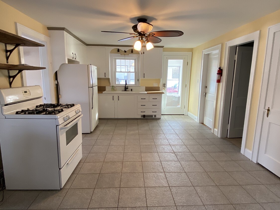 kitchen area (east wall) - 11 Joffre St