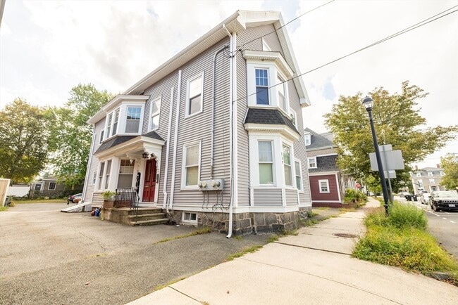 Building Photo - 137 North St