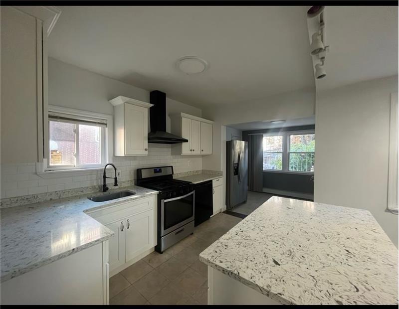 Foto del edificio - 2353 Wallace Ave