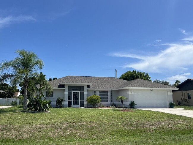 Building Photo - "3-Bed, 2-Bath Furnished Home in Englewood"