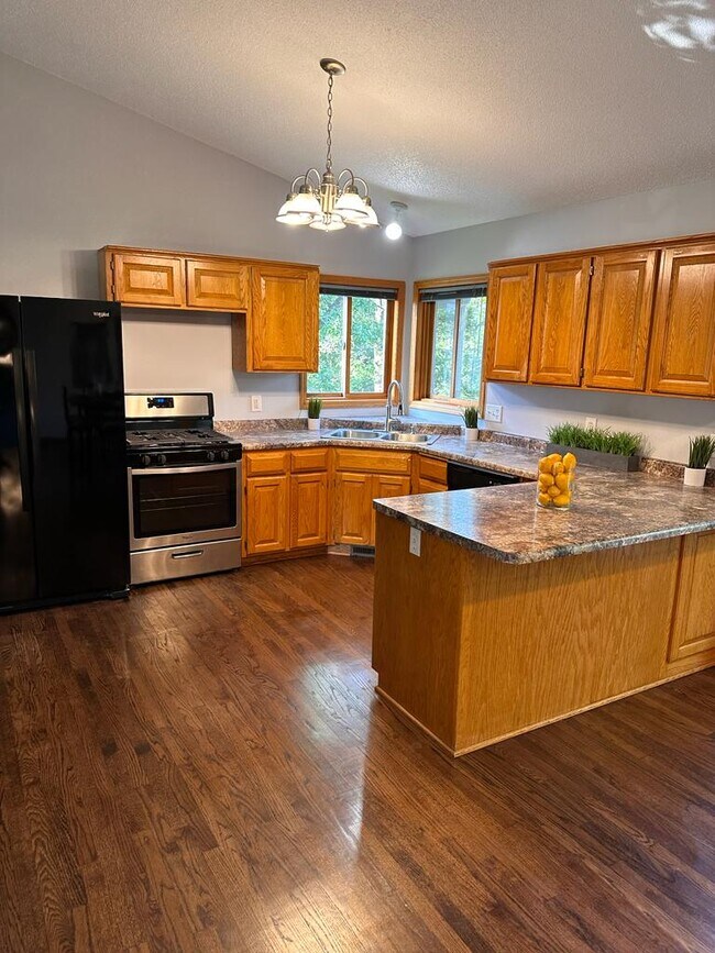 Foto del edificio - 15085 Oakcrest Ct