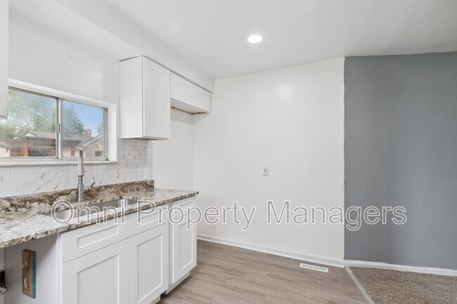 Foto del edificio - 23243 Columbus Ave