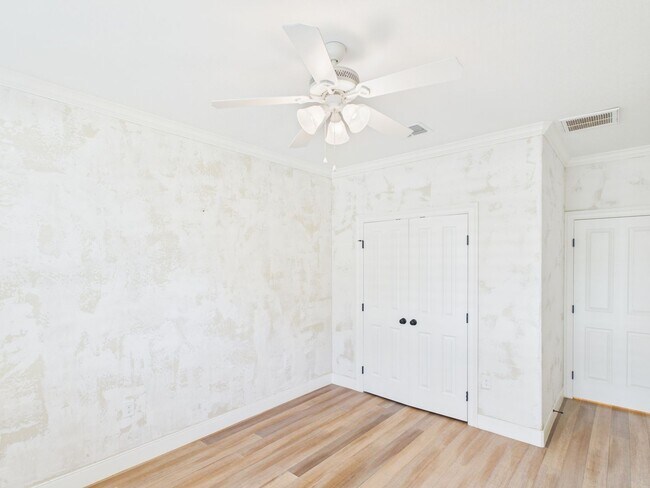 Foto del edificio - Modern Comfort: 3 Bed, 2 Bath with Garage & Large Pantry