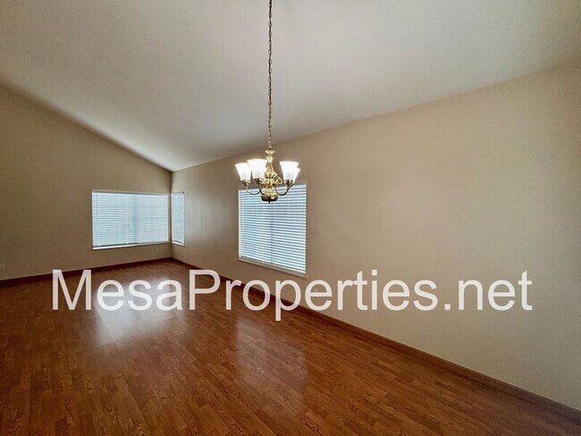 Foto del edificio - 5009 Trojan Ct