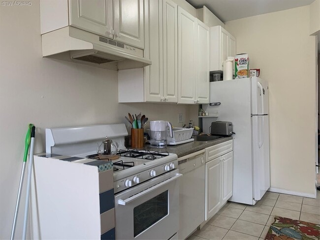 Foto del edificio - 32-60-60 43rd St