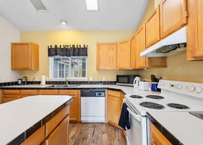 Building Photo - 16045 Big Meadow Dr