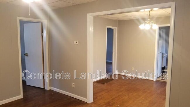 Building Photo - 2103 N 28th St