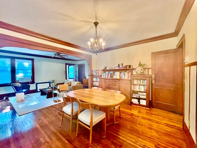Building Photo - 157 Lexington Pky S