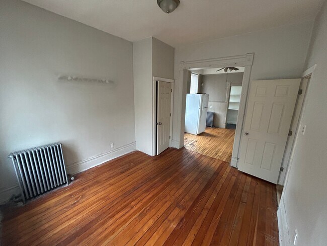 Building Photo - 735 E 88th St