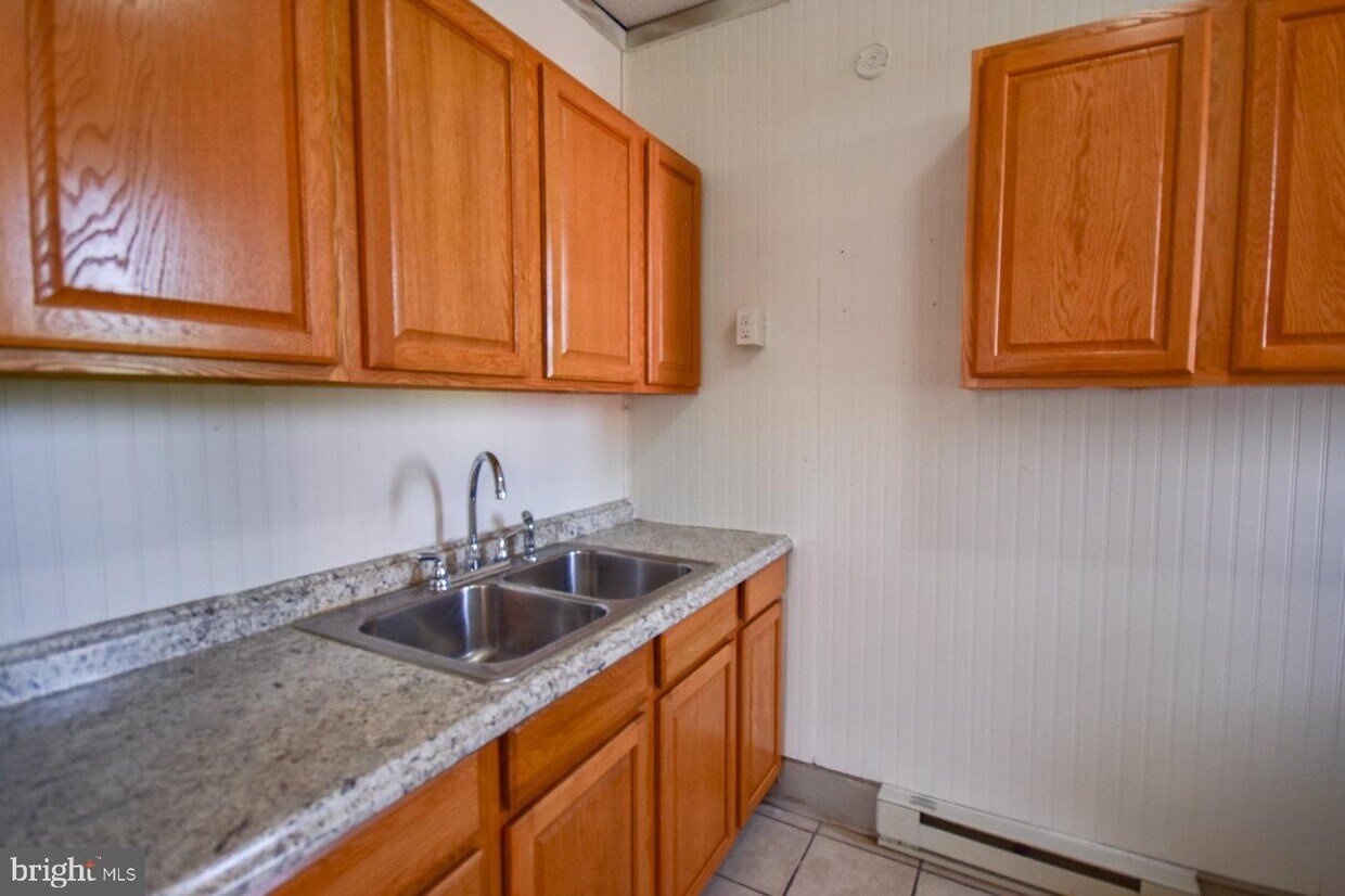 Primary Photo - 117 E Martin St