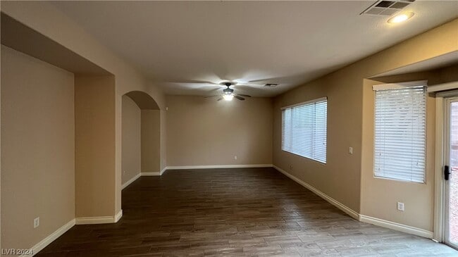Building Photo - 2295 Summer Home St