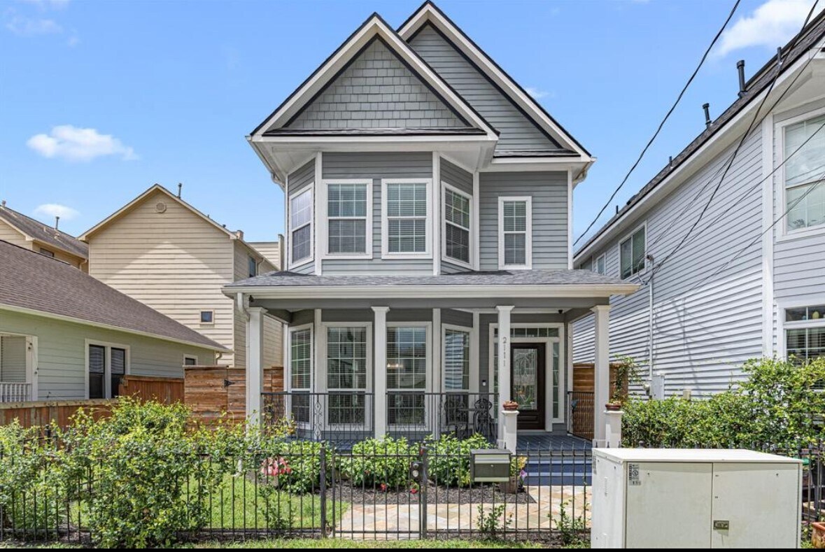 Foto principal - 2111 Beall St