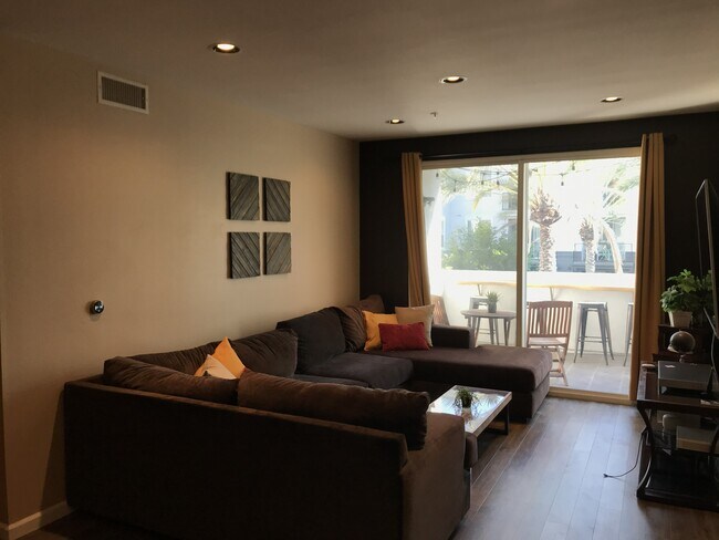Sala de estar - 1801 E Katella Ave
