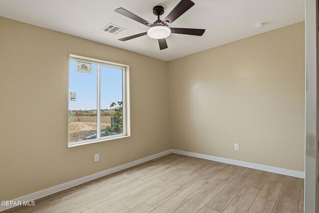 Foto del edificio - 6002 1/2 Pam McCall Drive Unit 6
