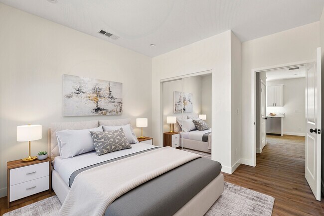 Foto del edificio - 3043 S Bronson Ave