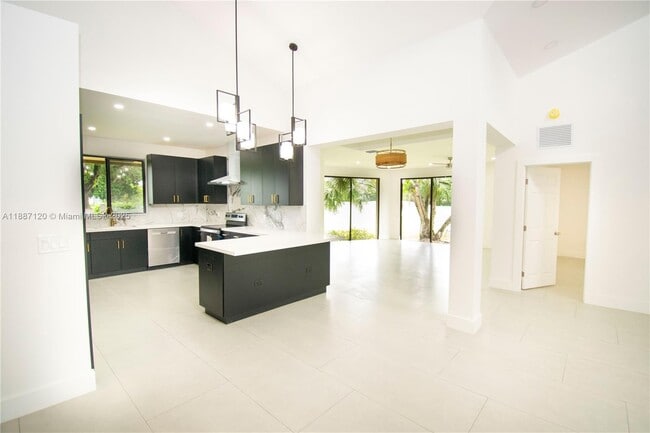 Foto del edificio - 8173 Silver Palm Ct