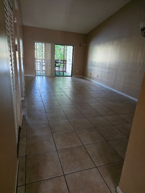 Foto del edificio - 615 NW 210th St