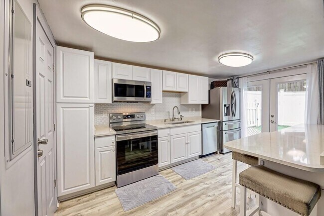 Building Photo - 5606 Roberts Dr