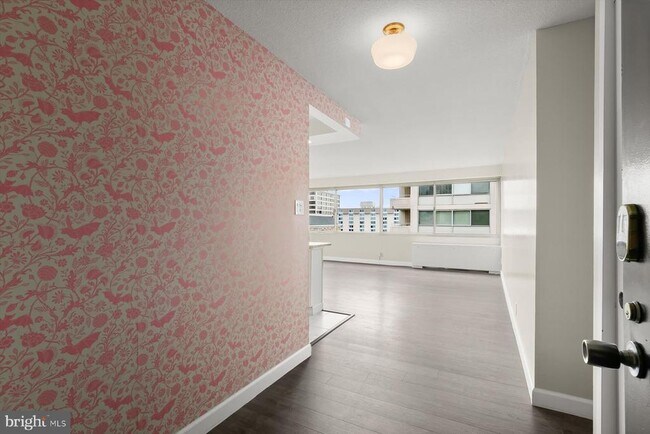 Foto del edificio - 5500 Friendship Blvd
