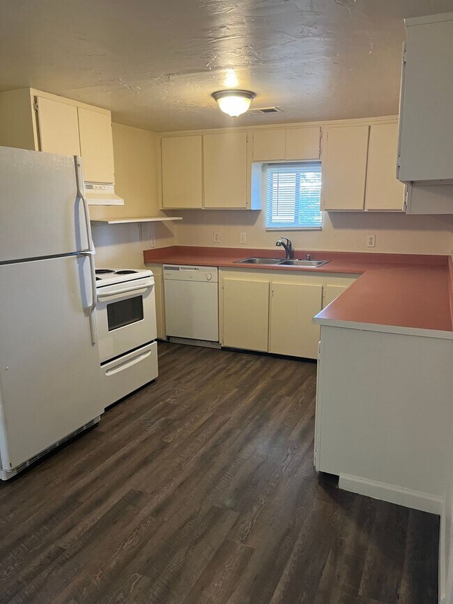 Foto del edificio - ***3 BEDROOM/1 BATHROOM IN PAULDEN***