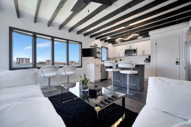 Building Photo - 483 E Shore Dr