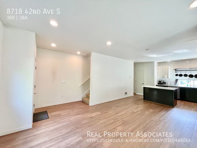 Building Photo - 3-Bedroom, 2-Bath Townhome Available! **La...