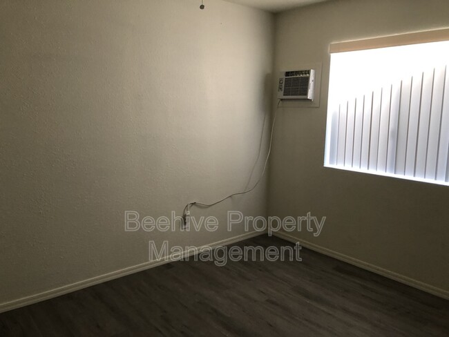 Building Photo - 739 E Pierce St