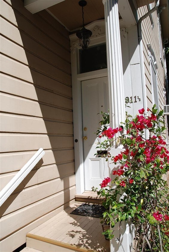 Building Photo - 809 21st St