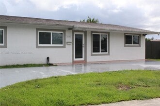 Building Photo - 10542 SW 52nd Terrace