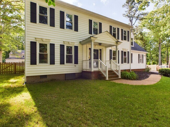 Building Photo - Beautiful 4 Bedroom 2.5 Bath Colonial Styl...