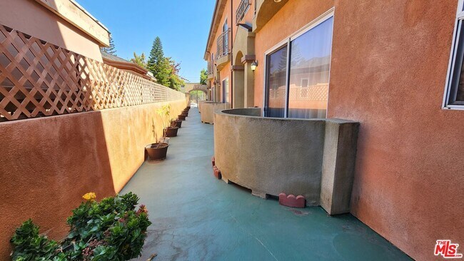 Foto del edificio - 1307 Alexandria Ave