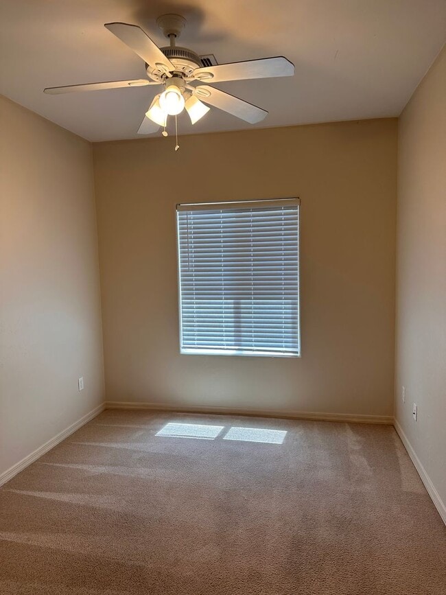 Building Photo - COMING SOON! Modern Home - 4 bedroom - Lar...