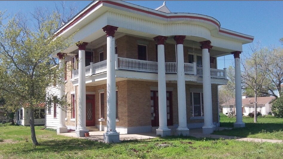 Primary Photo - 1002 Hopkins St