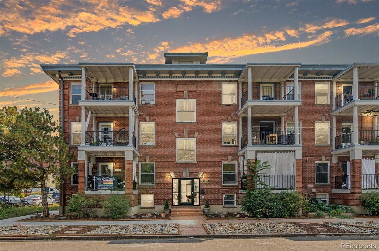 Primary Photo - 1374 N Ogden St