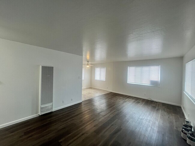 Foto del edificio - Gower Properties - 046-3