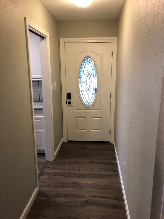 Building Photo - Recently Remodeled Home in Charming Neighborhood