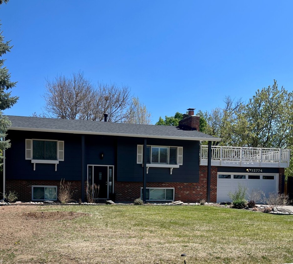 Building Photo - Spacious 3-Bedroom, 2-Bathroom Home on Lar...