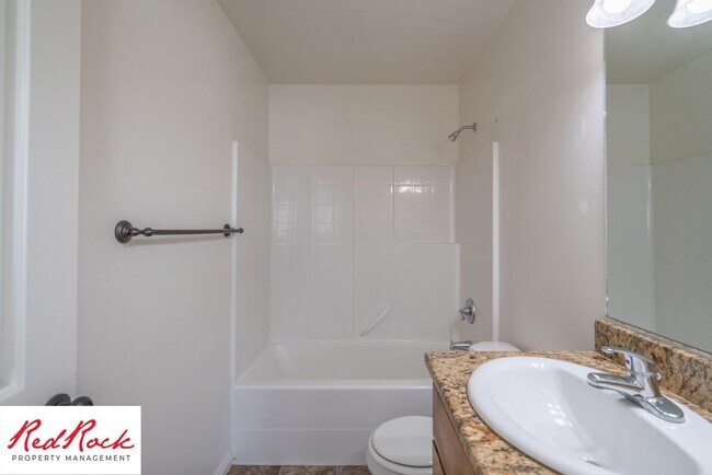 Foto del edificio - 3 Bedroom Two-Story Home Near Scenic Trails