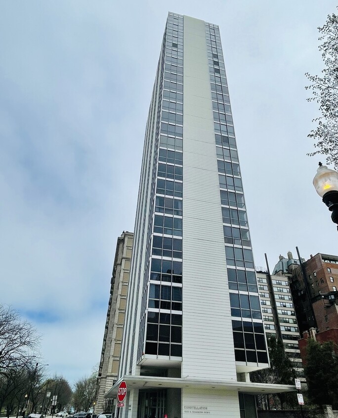 Primary Photo - 1555 N Dearborn Pkwy