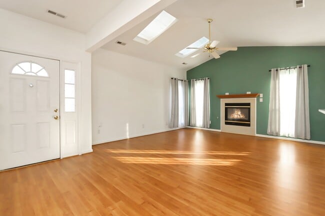 Building Photo - 106 Linden Ct
