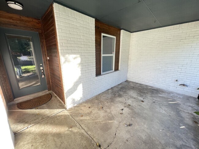Building Photo - 6607 Starstreak Dr