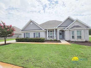 Building Photo - 16 Viper Rd