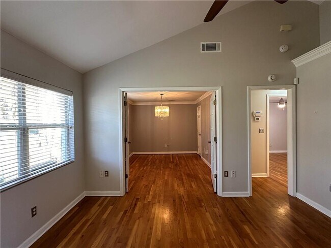 Foto del edificio - 1511 Stone Gate Ln SE