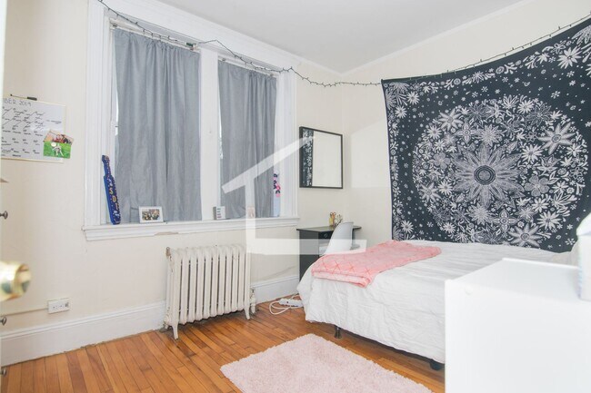 Building Photo - Beautiful Brookline 3-bed with Heat/HW Incl