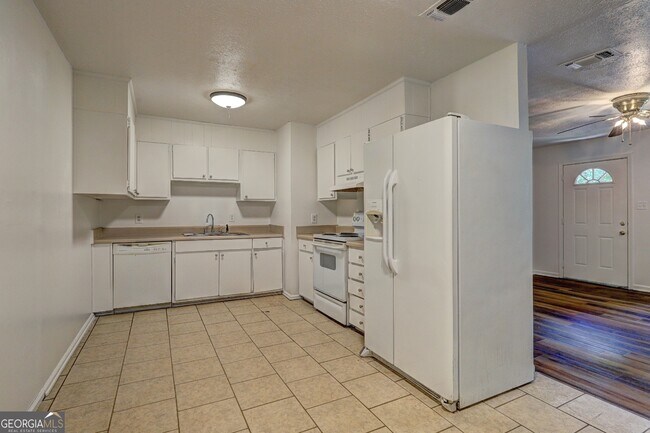 Building Photo - 2334 Ollie Dr