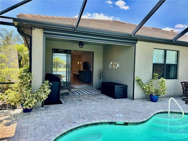 Foto del edificio - 7627 Jacaranda Ln