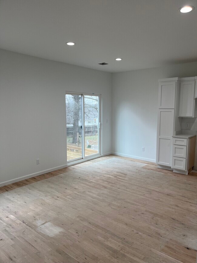 Building Photo - 4013 S Louisville Ave